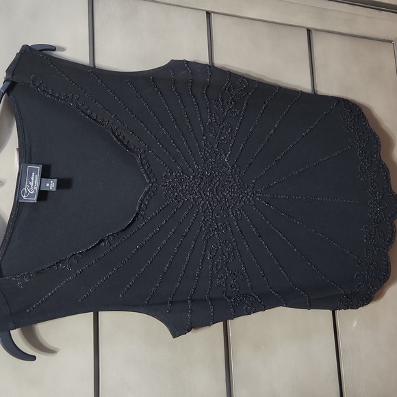 Beautiful Women black top with design - Picture 2 of 10